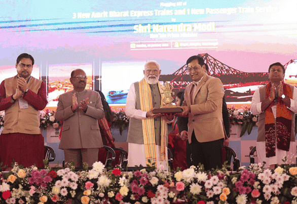 PM Modi unveils development projects worth over ₹830 crore in Bengal
