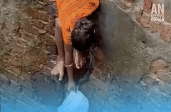 400 Noida Families Don’t Have Water. Children Scrape Leaked Pipe For Drops